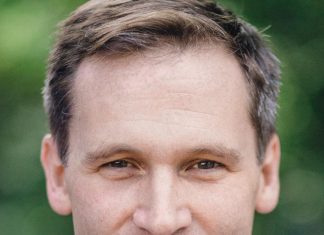 Charlottesville Mayor Calls for Lee Statue Removal, Re-evaluation of Open Carry Laws via Twitter